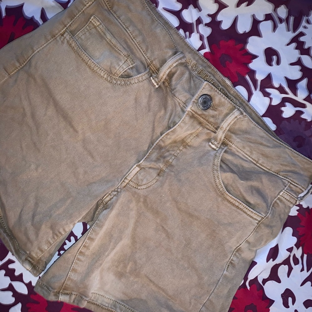 Tan American eagle shorts 💗